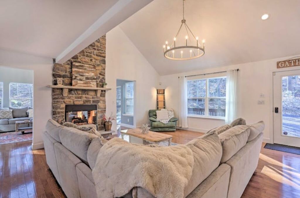 Photo of Livingroom in Lackawaxen