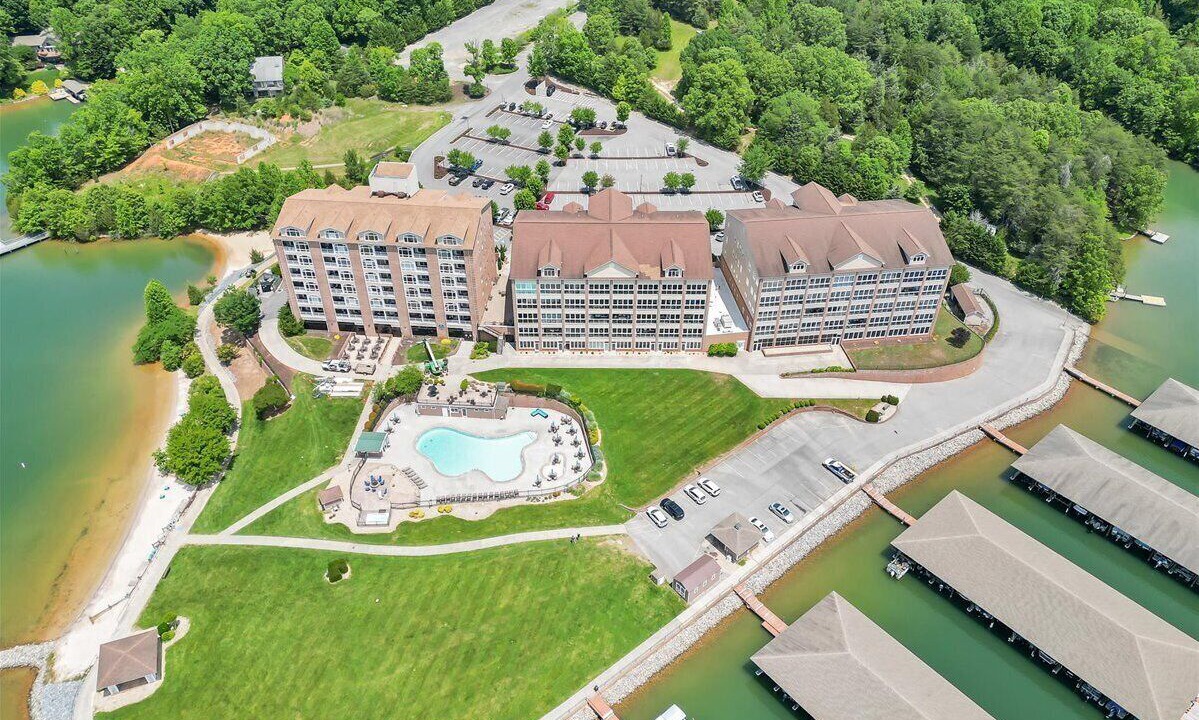Photo of Others in Smith Mountain Lake