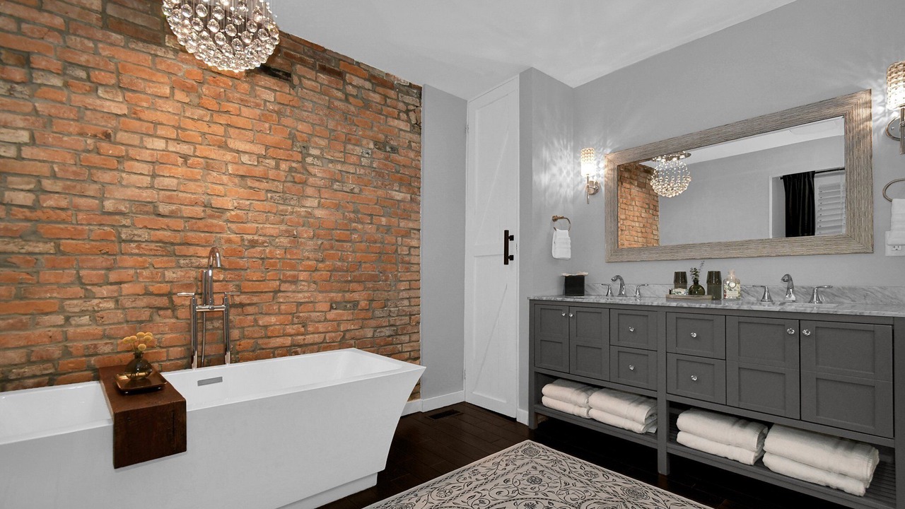 Photo of Bathroom in Downtown Columbus