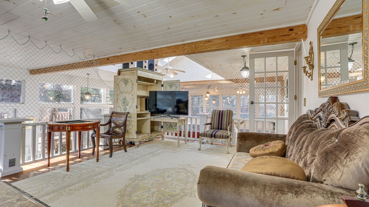 Photo of Livingroom in White Mills