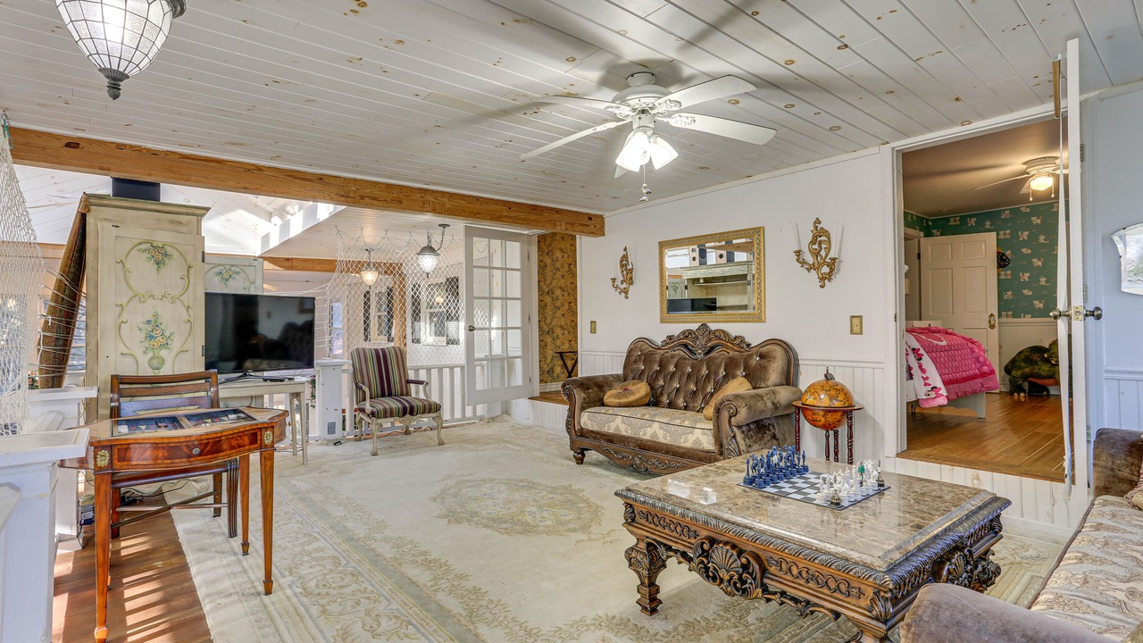 Photo of Livingroom in White Mills