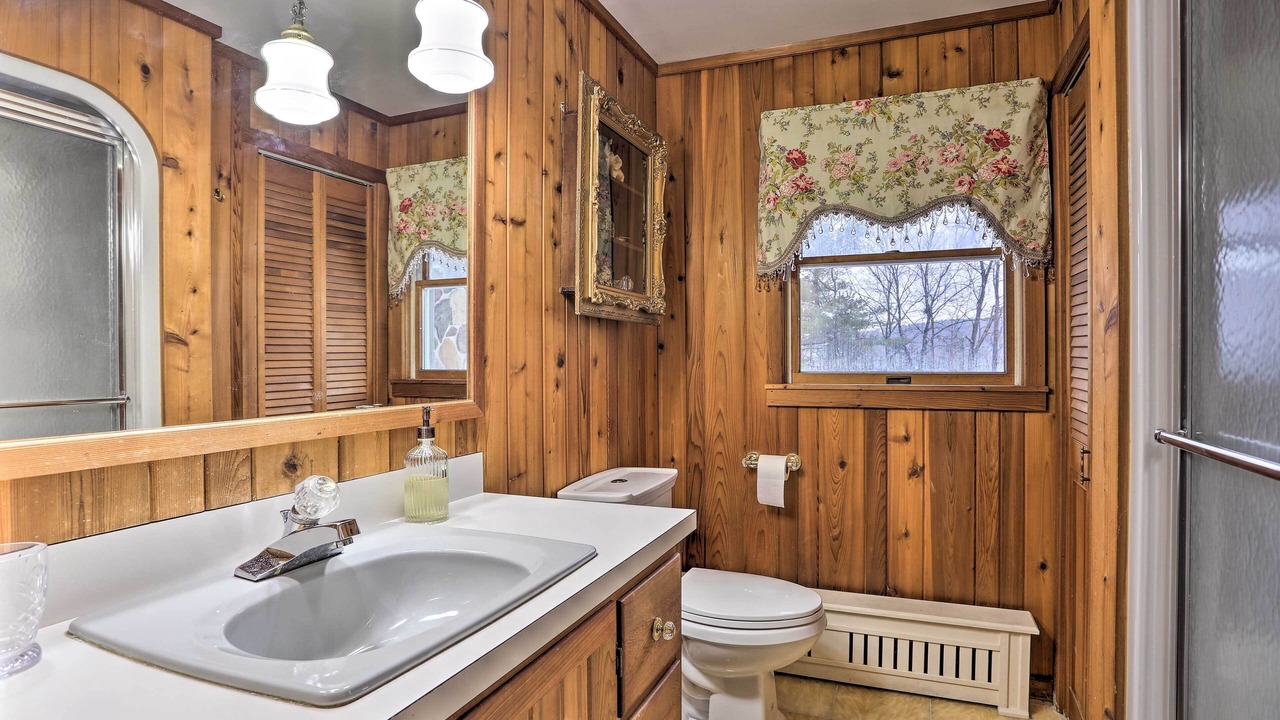 Photo of Bathroom in White Mills