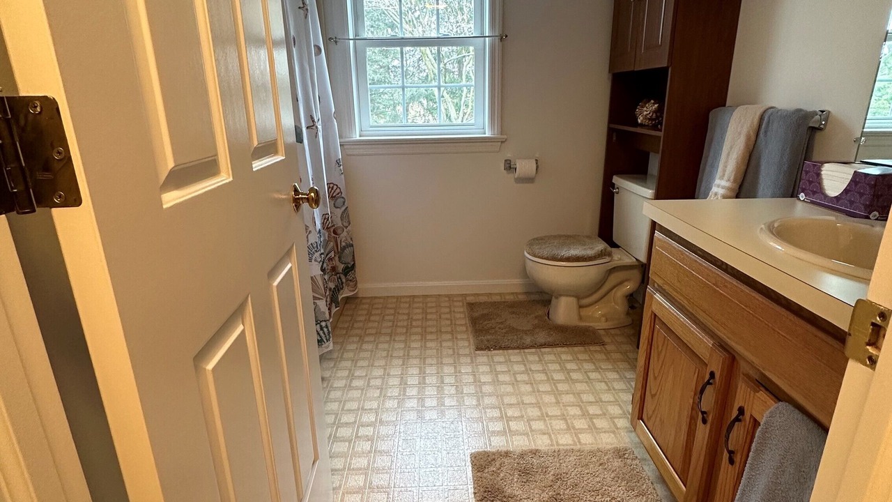 Photo of Bathroom in Elm