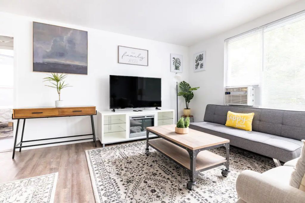 Photo of Livingroom in Fairview Park