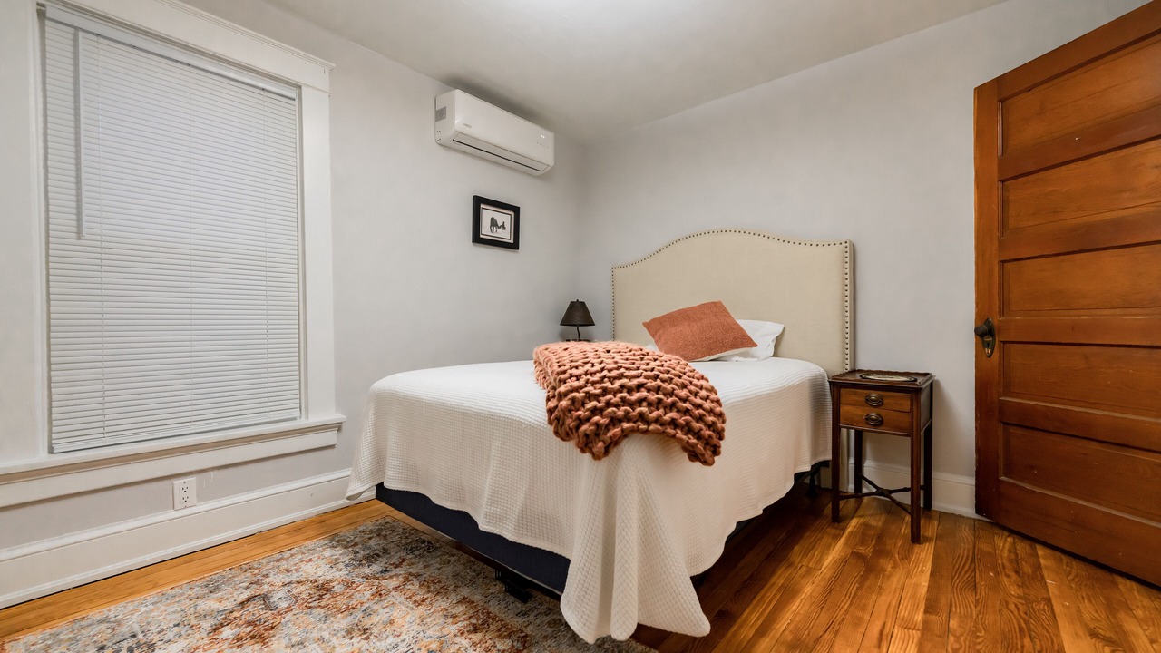Photo of Bedroom in Downtown