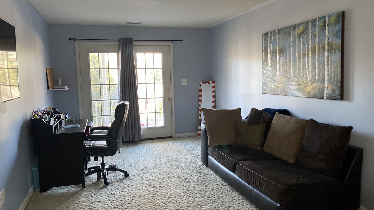 Photo of Livingroom in Cape Saint Claire