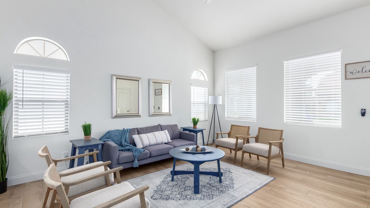 Photo of Livingroom in East Mesa