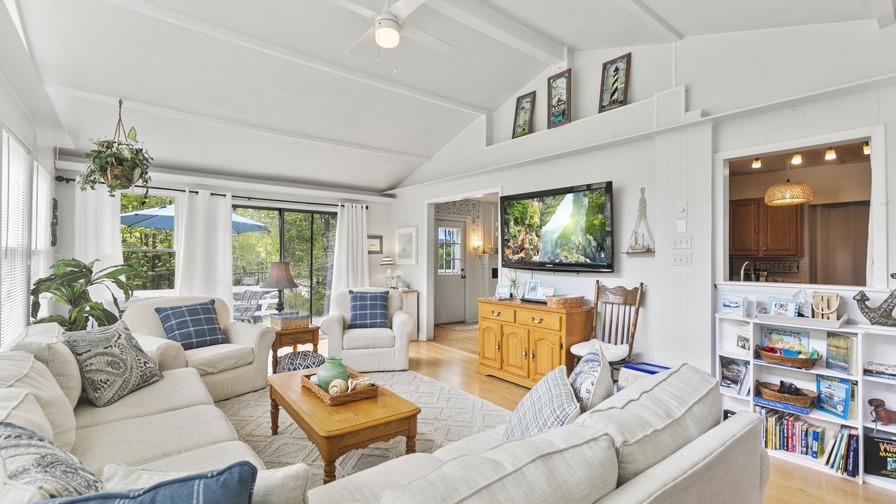 Photo of Livingroom in Chesapeake Ranch Estates-Drum Point