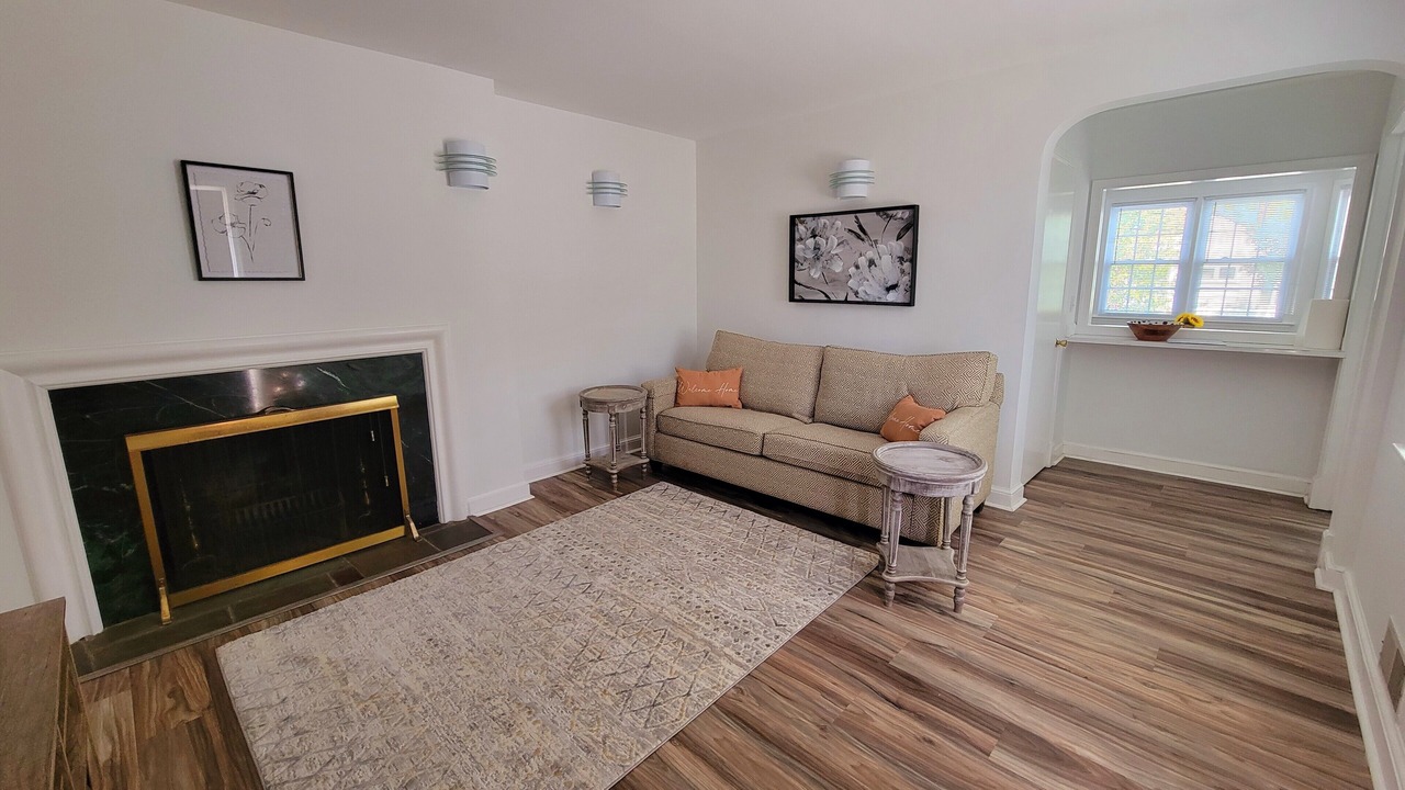 Photo of Livingroom in Hillandale