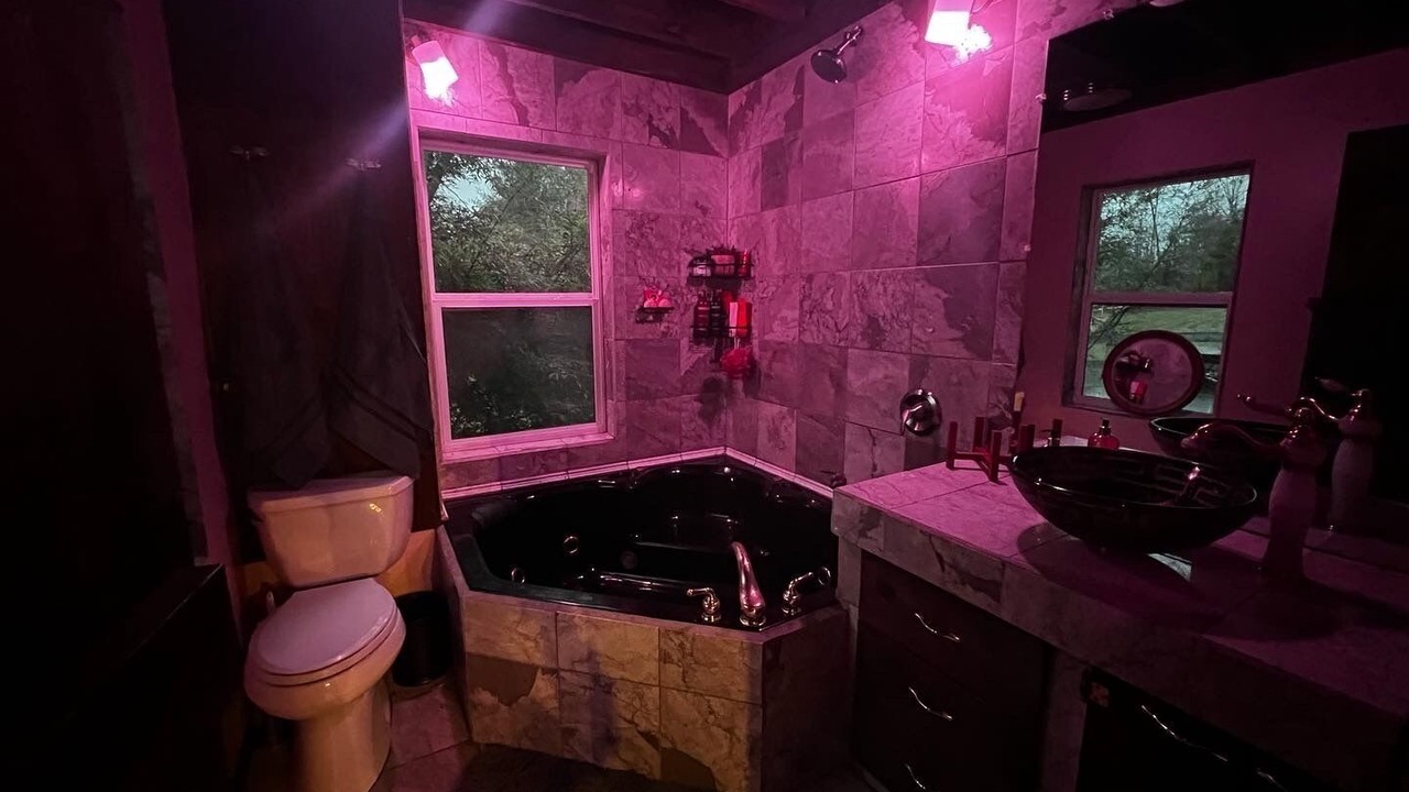 Photo of Bathroom in Boyd Tavern