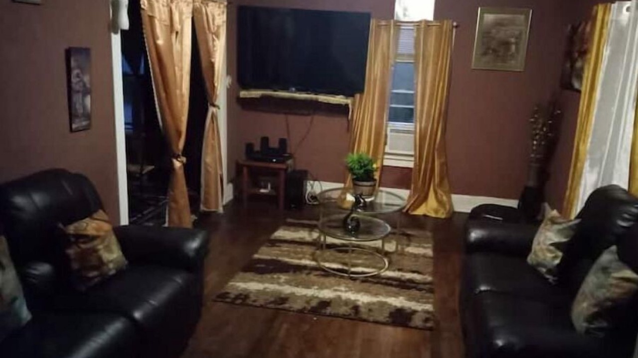 Photo of Livingroom in Downtown Toledo