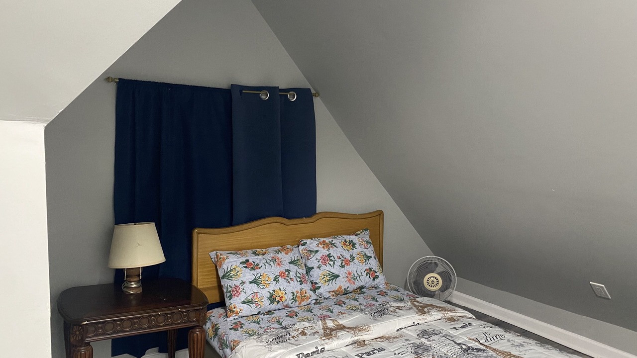 Photo of Bedroom in Lower Vailsburg