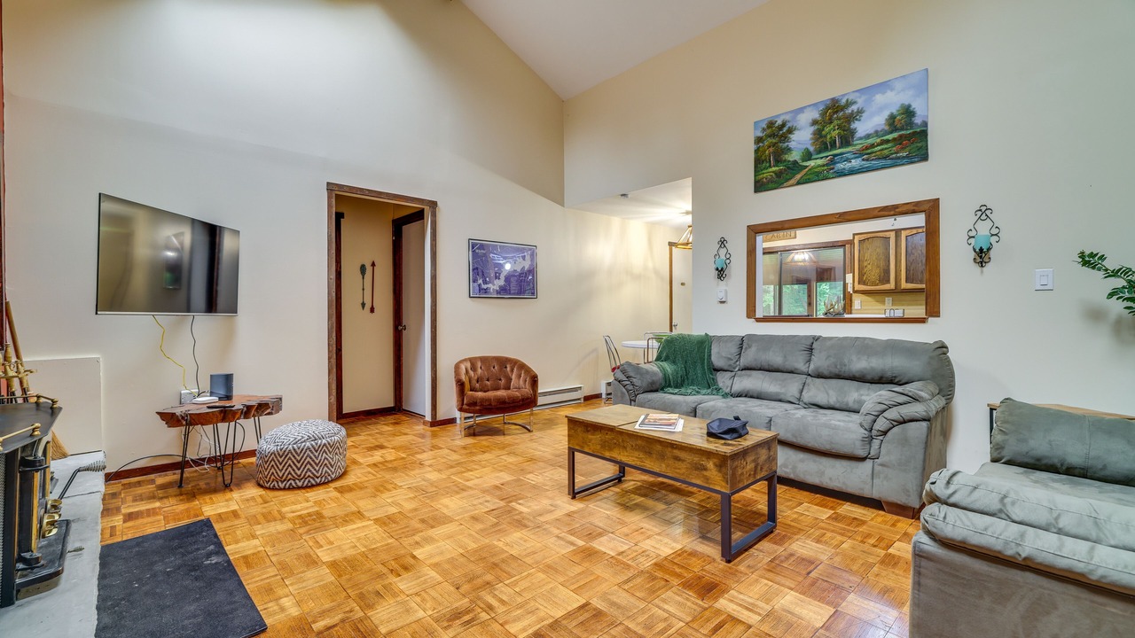 Photo of Livingroom in Greentown