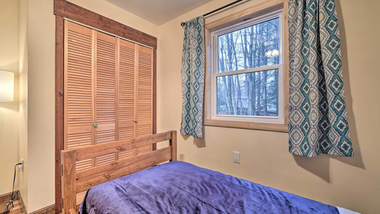 Photo of Bedroom in Greentown