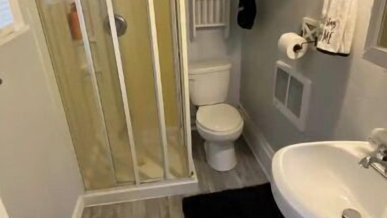 Photo of Bathroom in Bowling Green