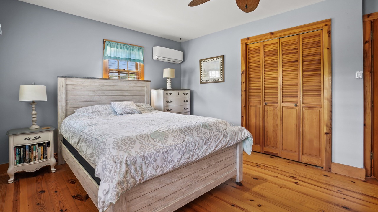 Photo of Bedroom in Piney Island