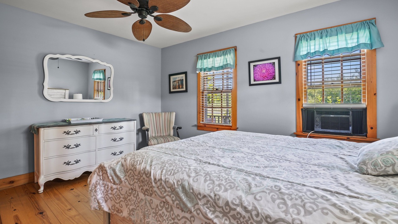 Photo of Bedroom in Piney Island