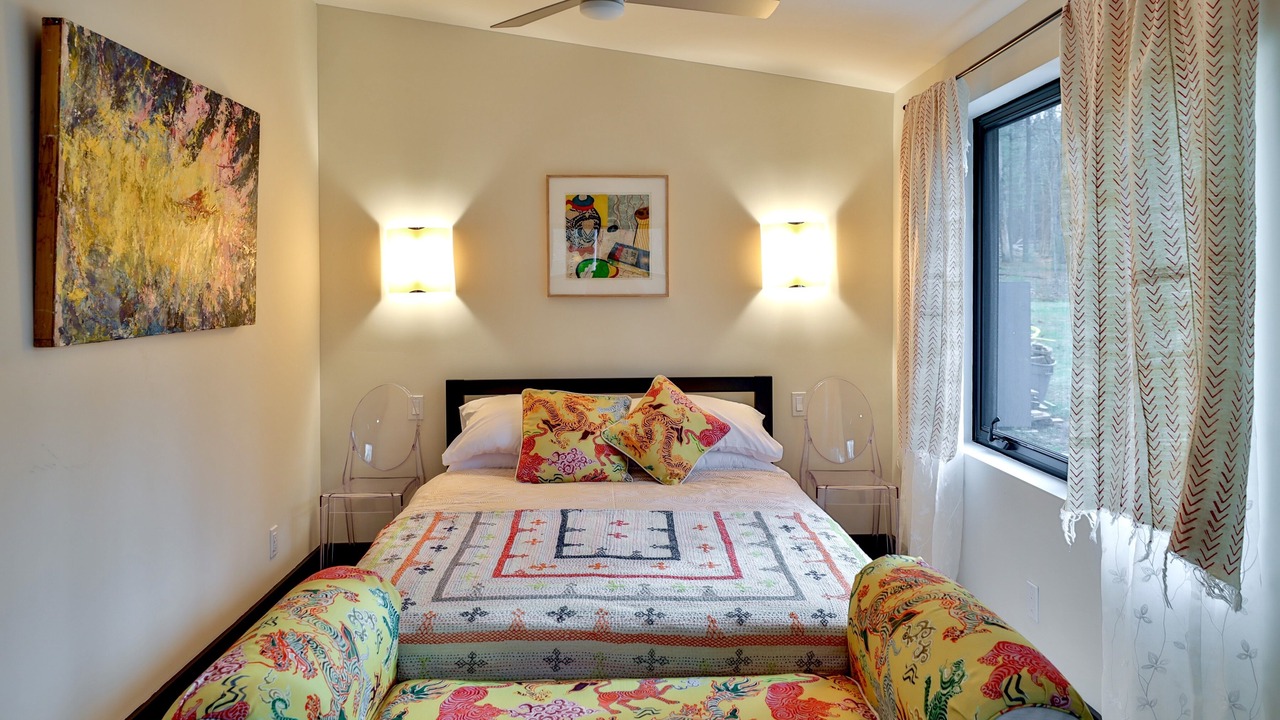 Photo of Bedroom in Town of Olive