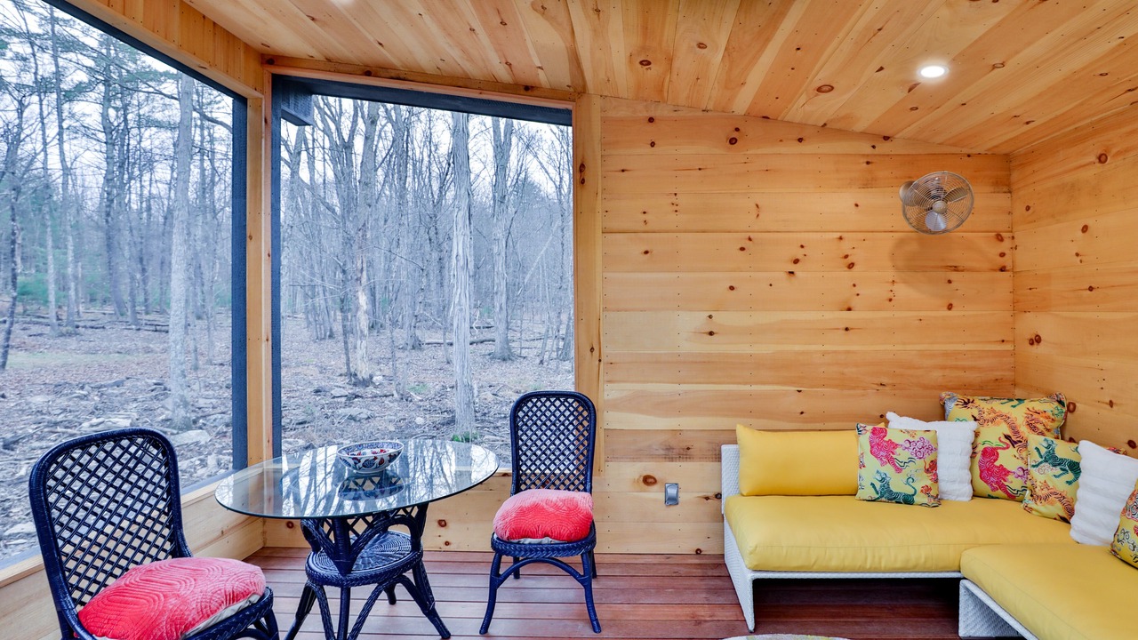 Photo of Livingroom in Town of Olive
