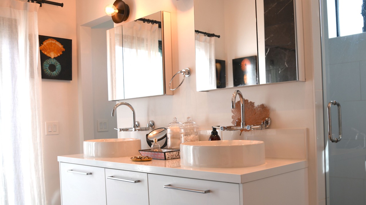 Photo of Bathroom in Garfield