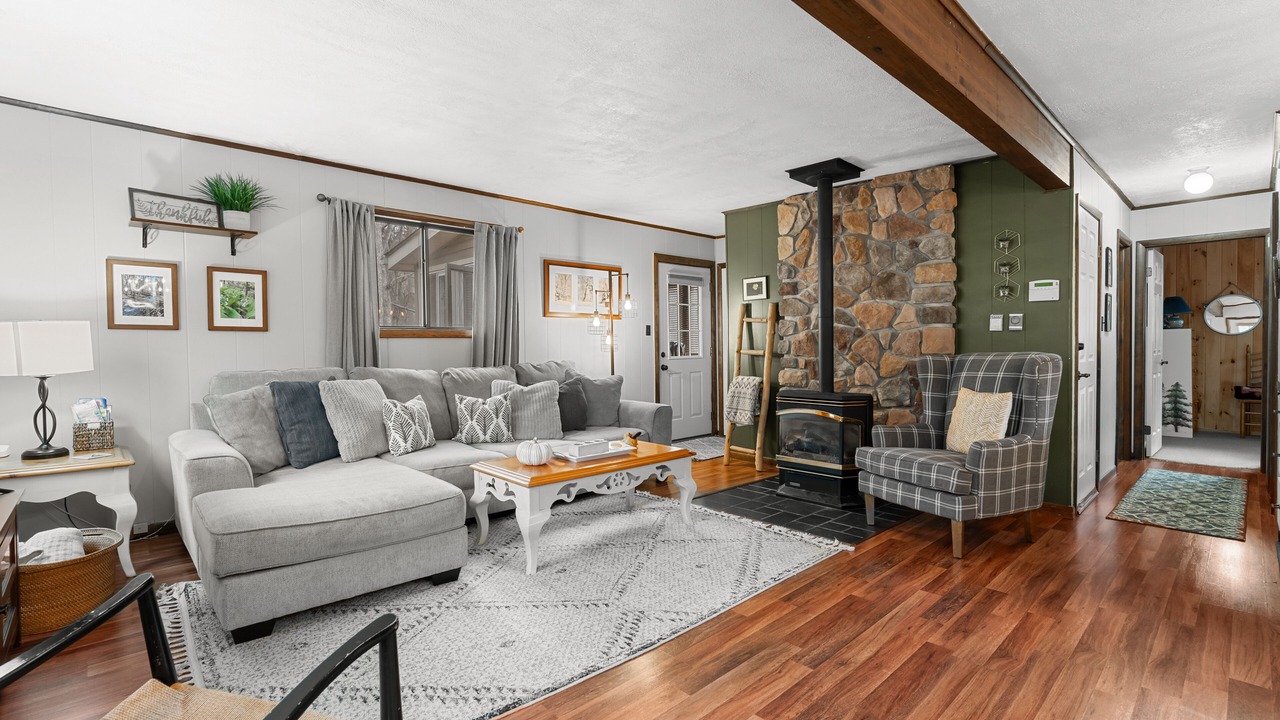 Photo of Livingroom in Jim Thorpe