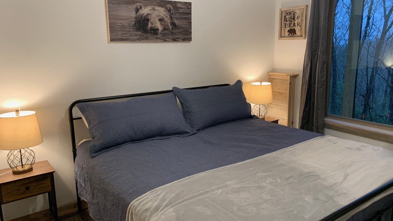 Photo of Bedroom in Walnut Mountain