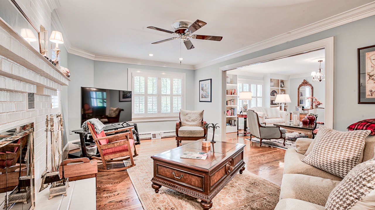 Photo of Livingroom in Historic District