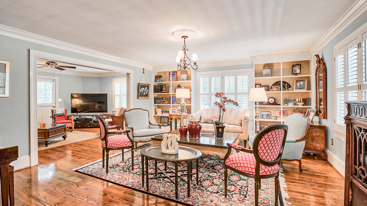 Photo of Livingroom in Historic District