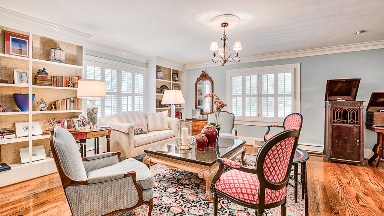 Photo of Livingroom in Historic District