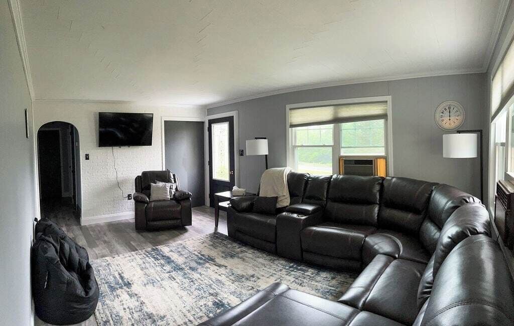 Photo of Livingroom in Flinton