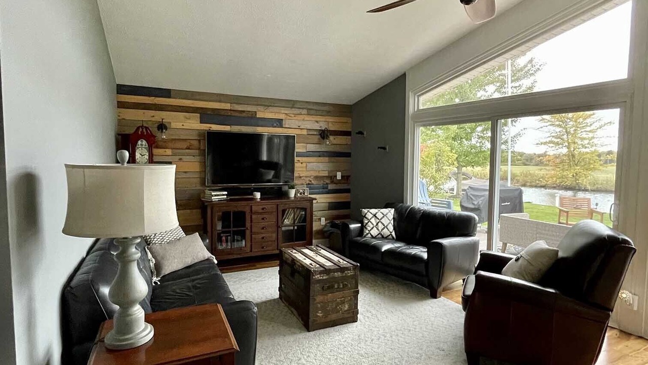 Photo of Livingroom in Conneaut Lakeshore