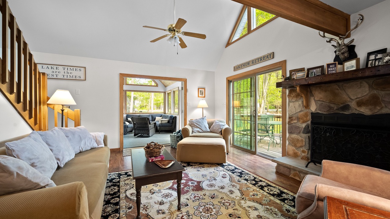Photo of Livingroom in Lake Harmony Estates