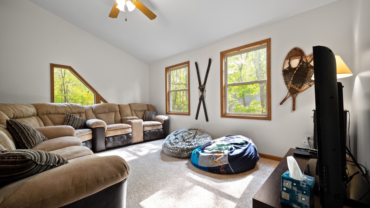 Photo of Livingroom in Lake Harmony Estates