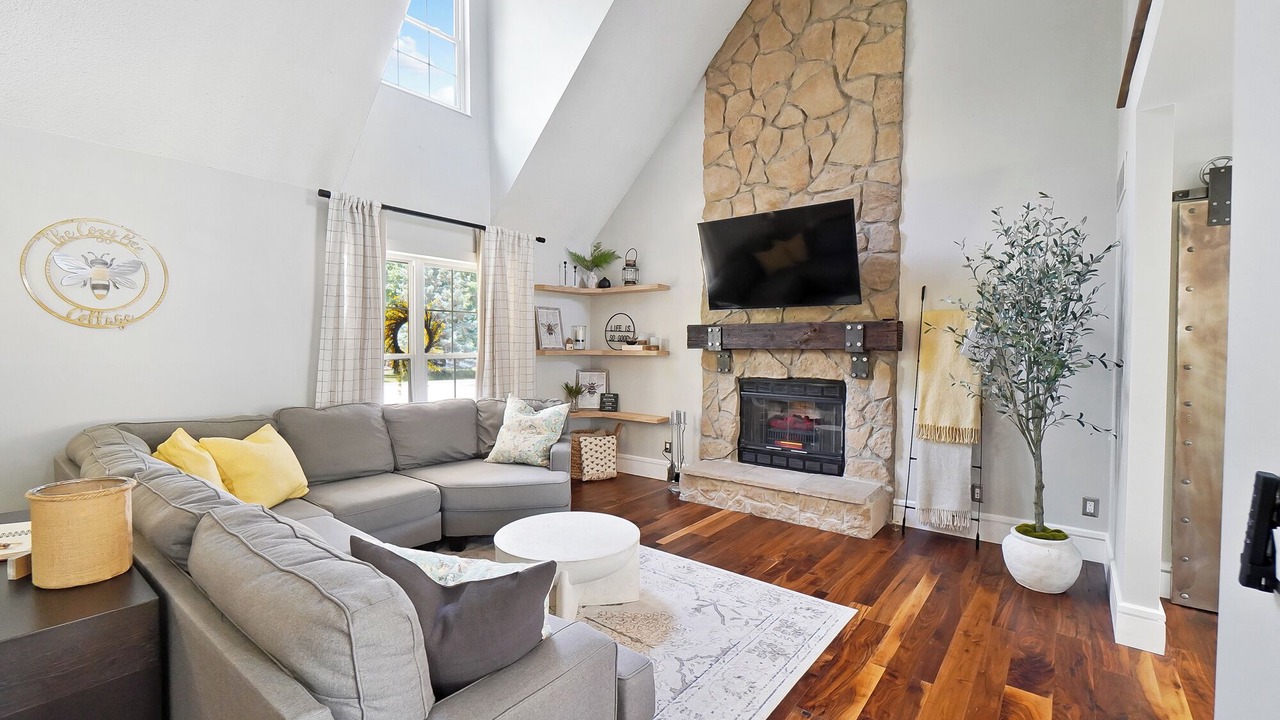 Photo of Livingroom in Mason