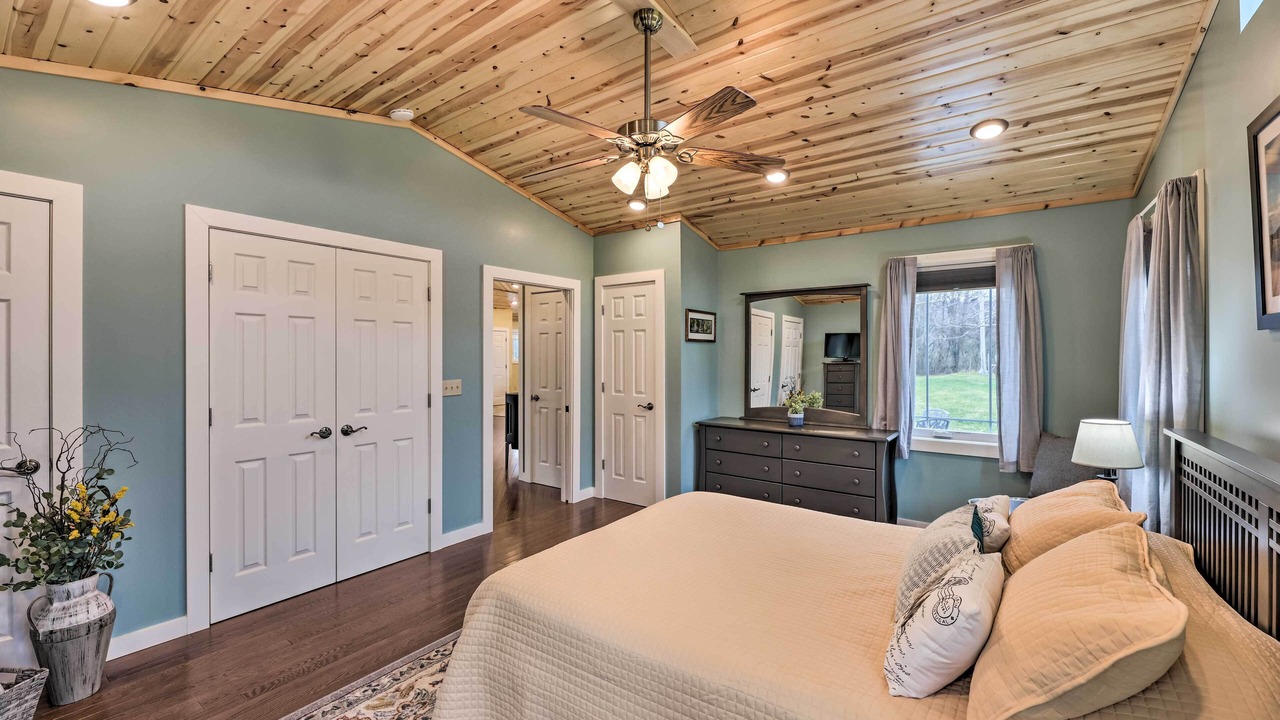 Photo of Bedroom in Marlinton
