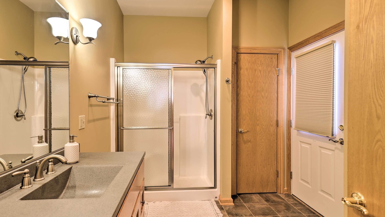 Photo of Bathroom in Romulus