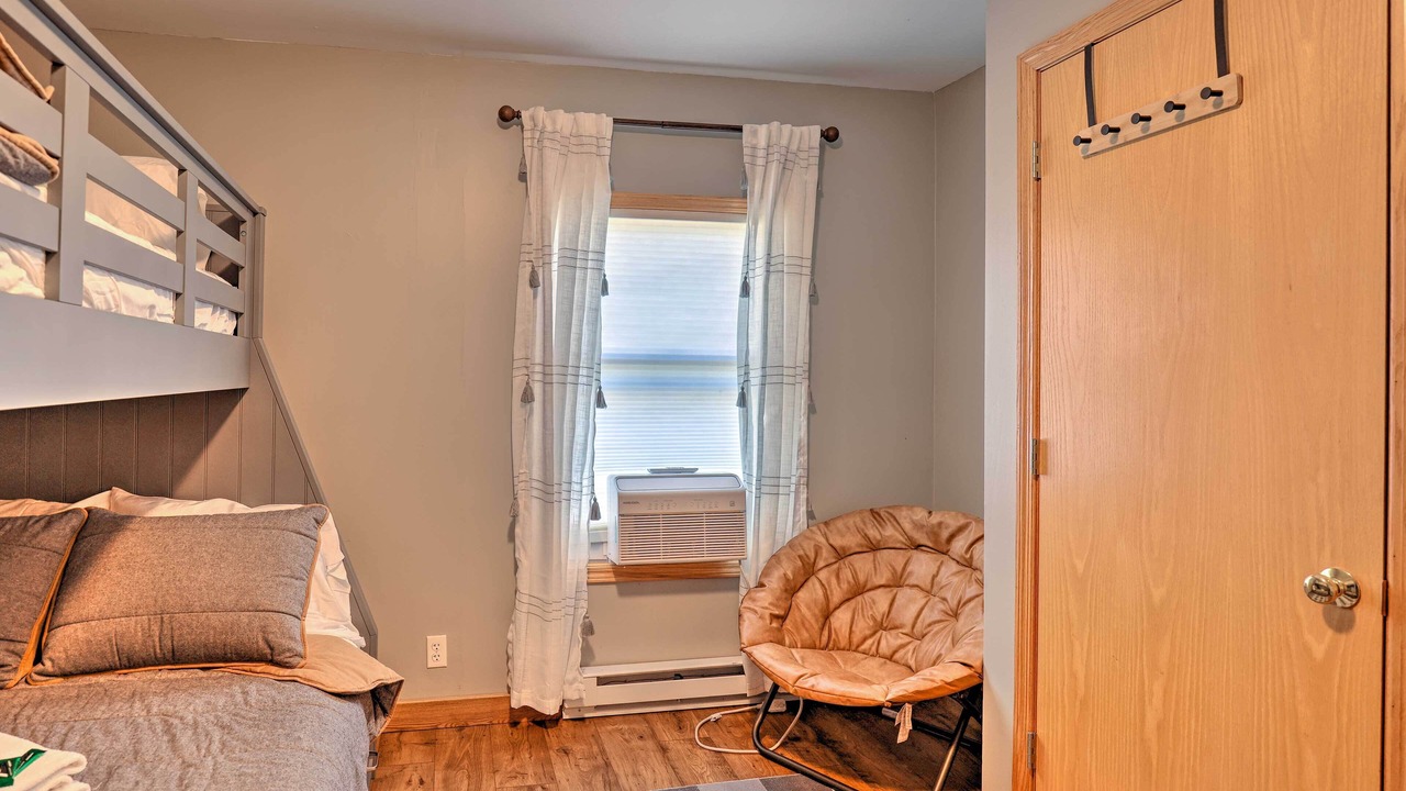 Photo of Bedroom in Romulus