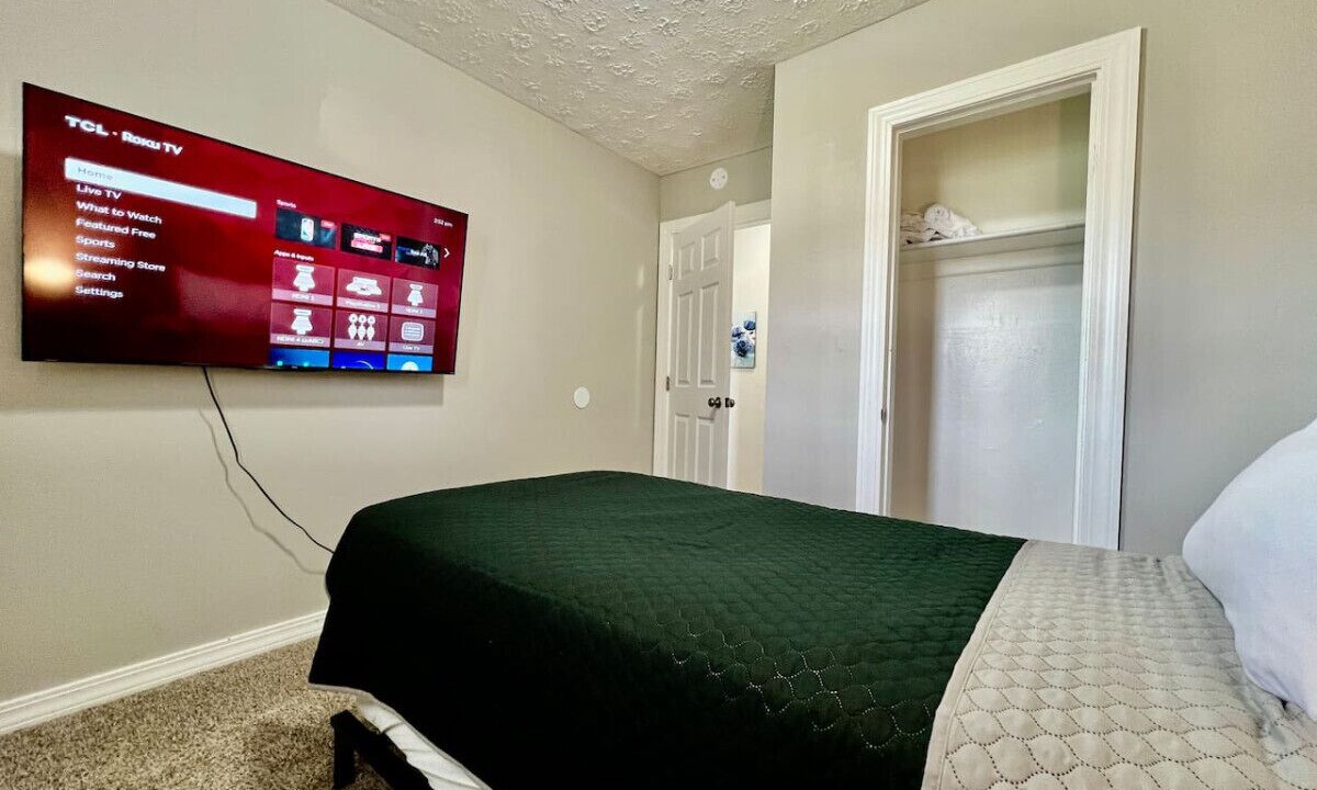 Photo of Bedroom in New Miami