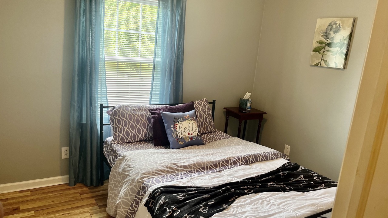 Photo of Bedroom in Newark