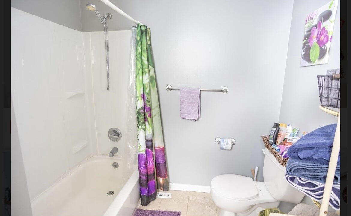 Photo of Bathroom in Newark