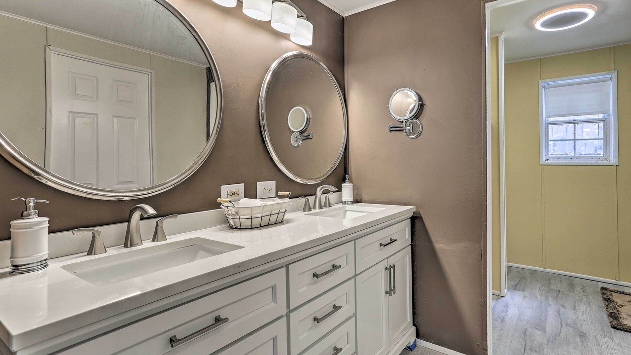 Photo of Bathroom in Greentown