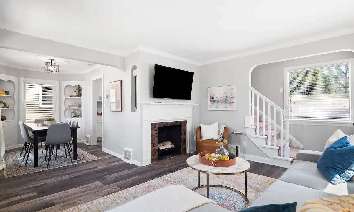 Photo of Livingroom in South Euclid