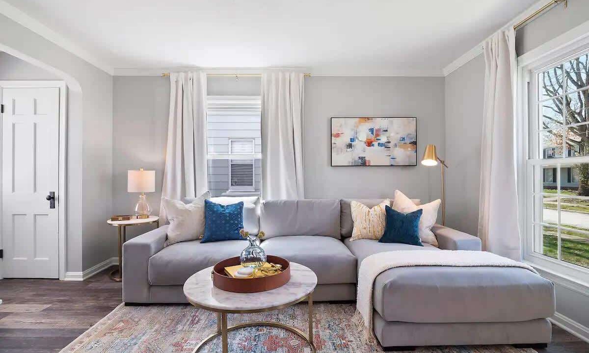 Photo of Livingroom in South Euclid