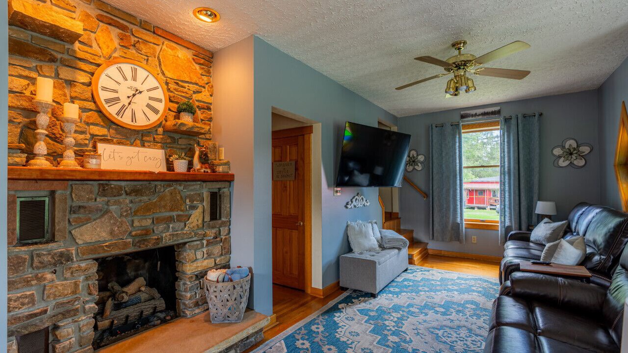Photo of Livingroom in Mill Run