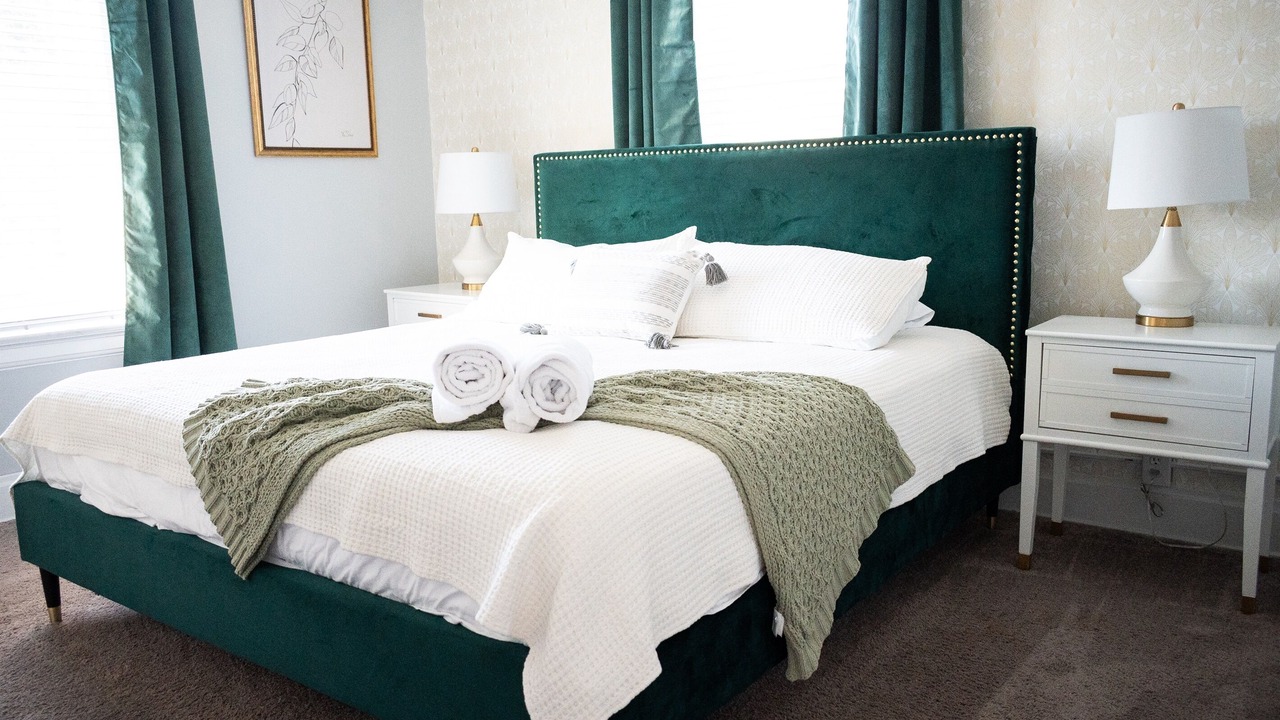 Photo of Bedroom in Roselawn Finance