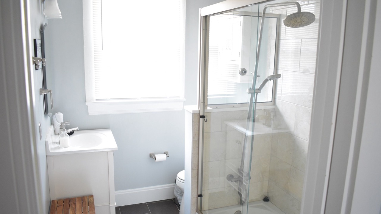 Photo of Bathroom in Roselawn Finance
