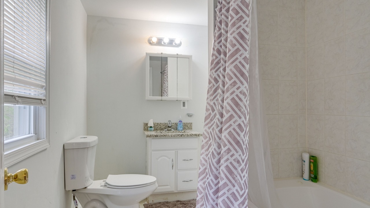 Photo of Bathroom in Triangle