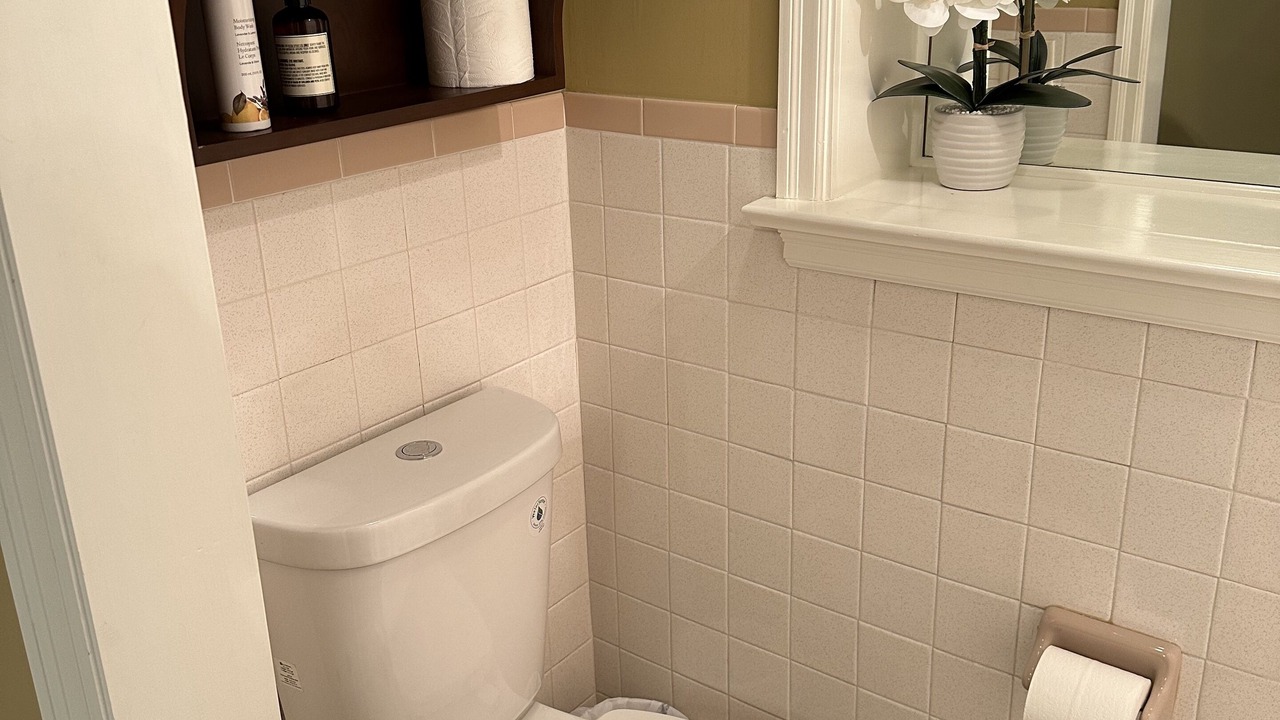 Photo of Bathroom in Blue Ball