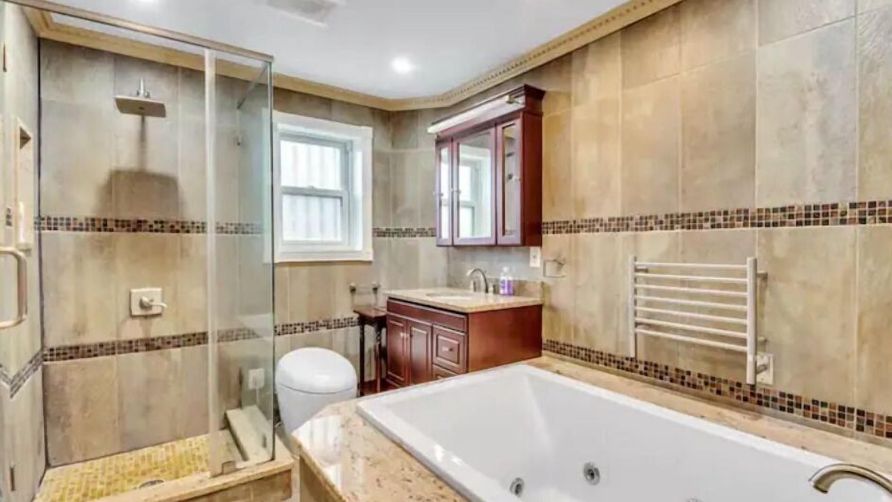 Photo of Bathroom in Bushwick
