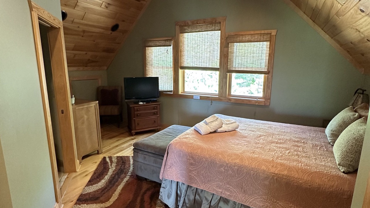 Photo of Bedroom in Lenoir